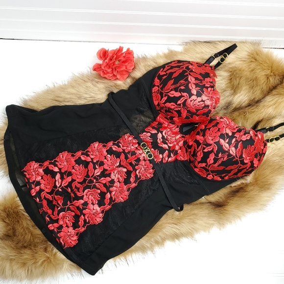 Elegant Black and Red Lace Chemise holiday - Picture 3 of 8
